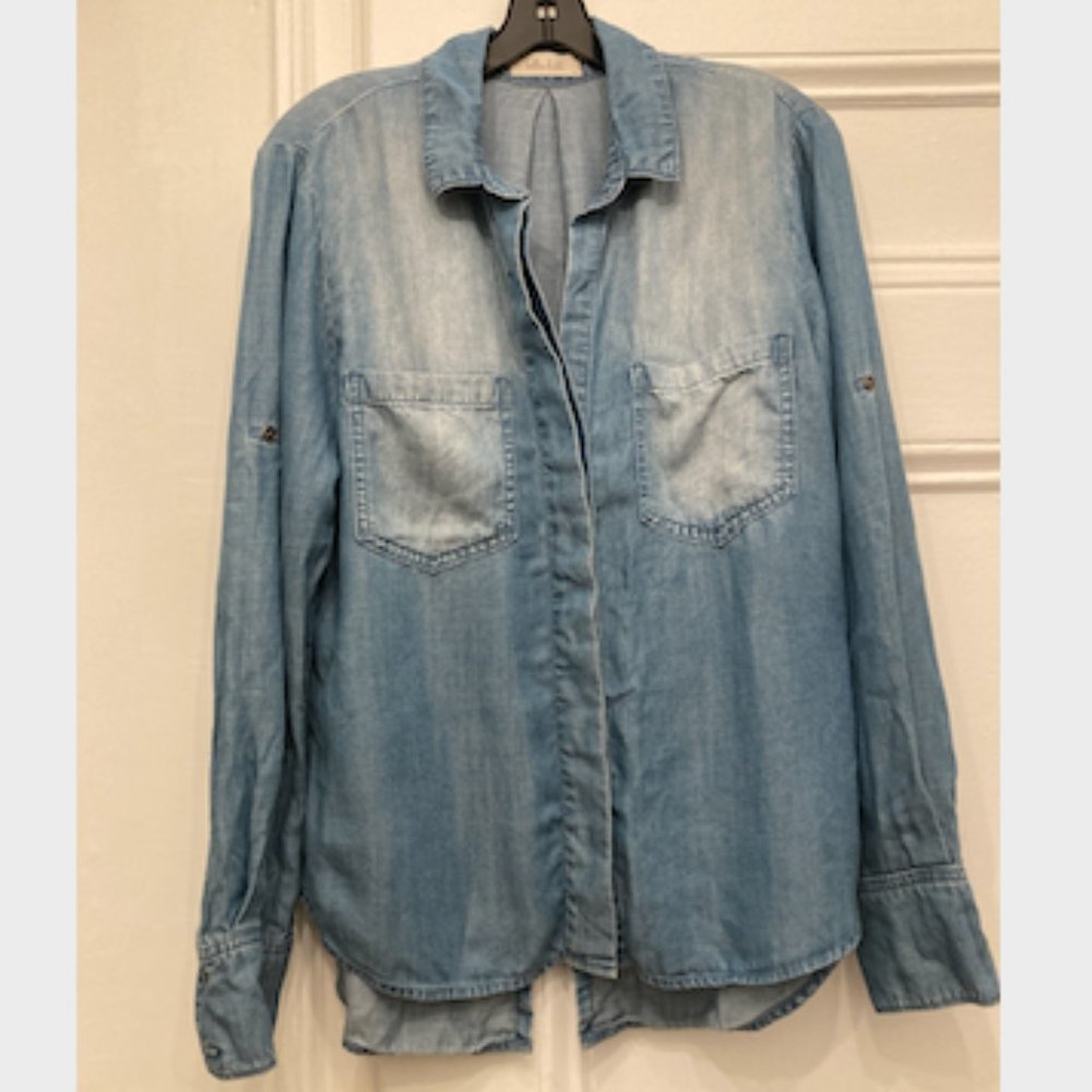 Bella dahl Split Back Button Down Denim Shirt - Medium Ombre Wash